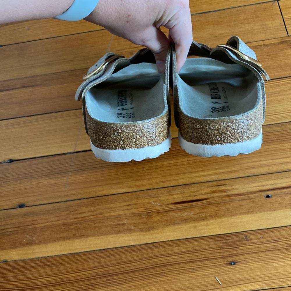 Birkenstock Siena Big Buckle Sandal EU39/US 8 in Shimmery Gold/Tan - Picture 9 of 15